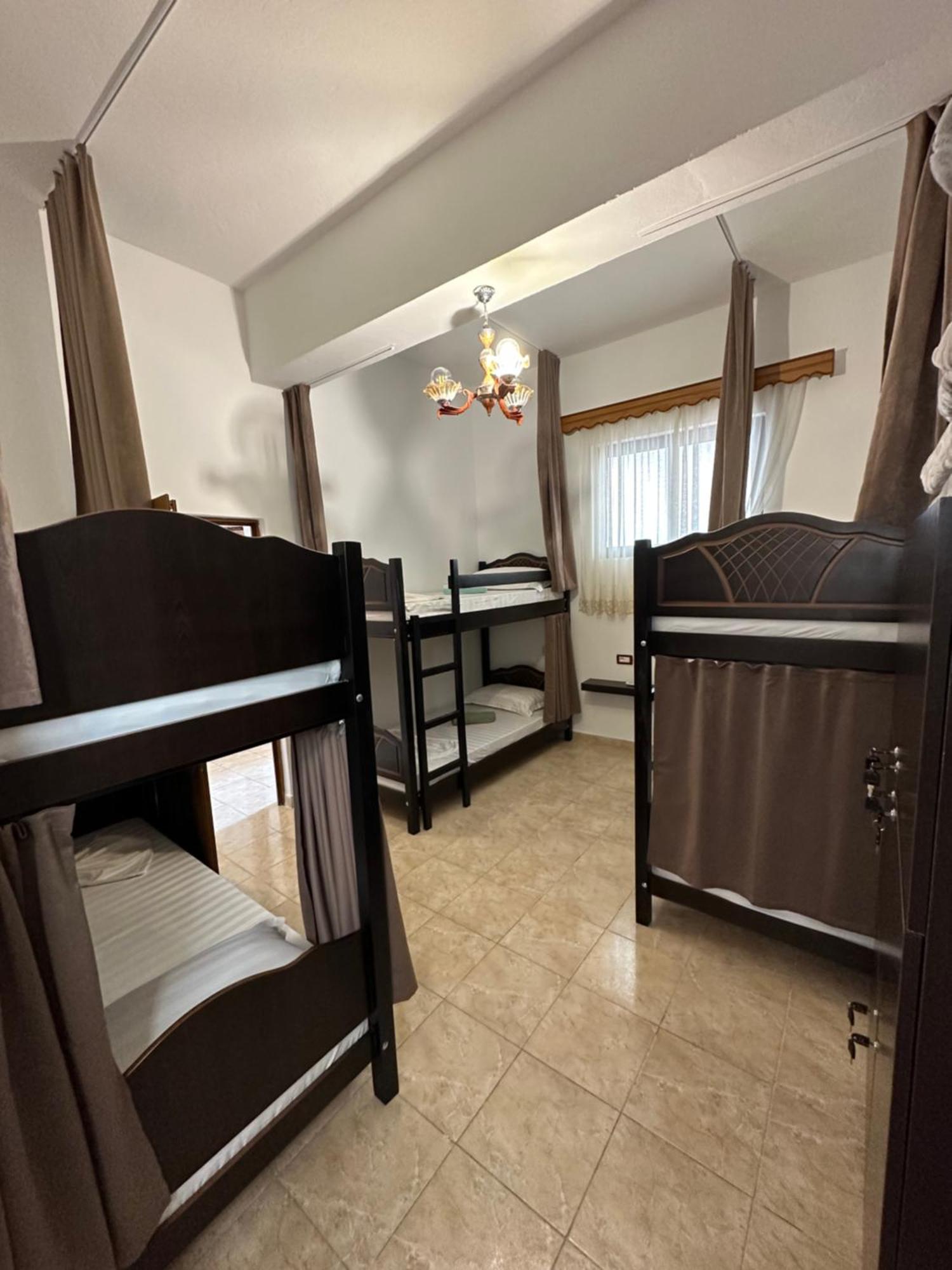 Hanna'S Hostel Berat Bagian luar foto